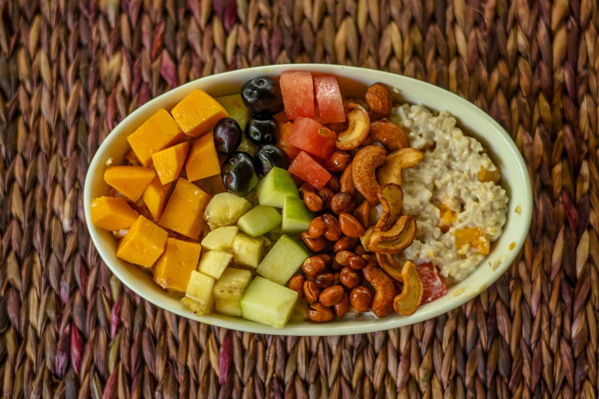 Breakfast oat bowl with fresh tropical fruit and cashews at Hambu Café